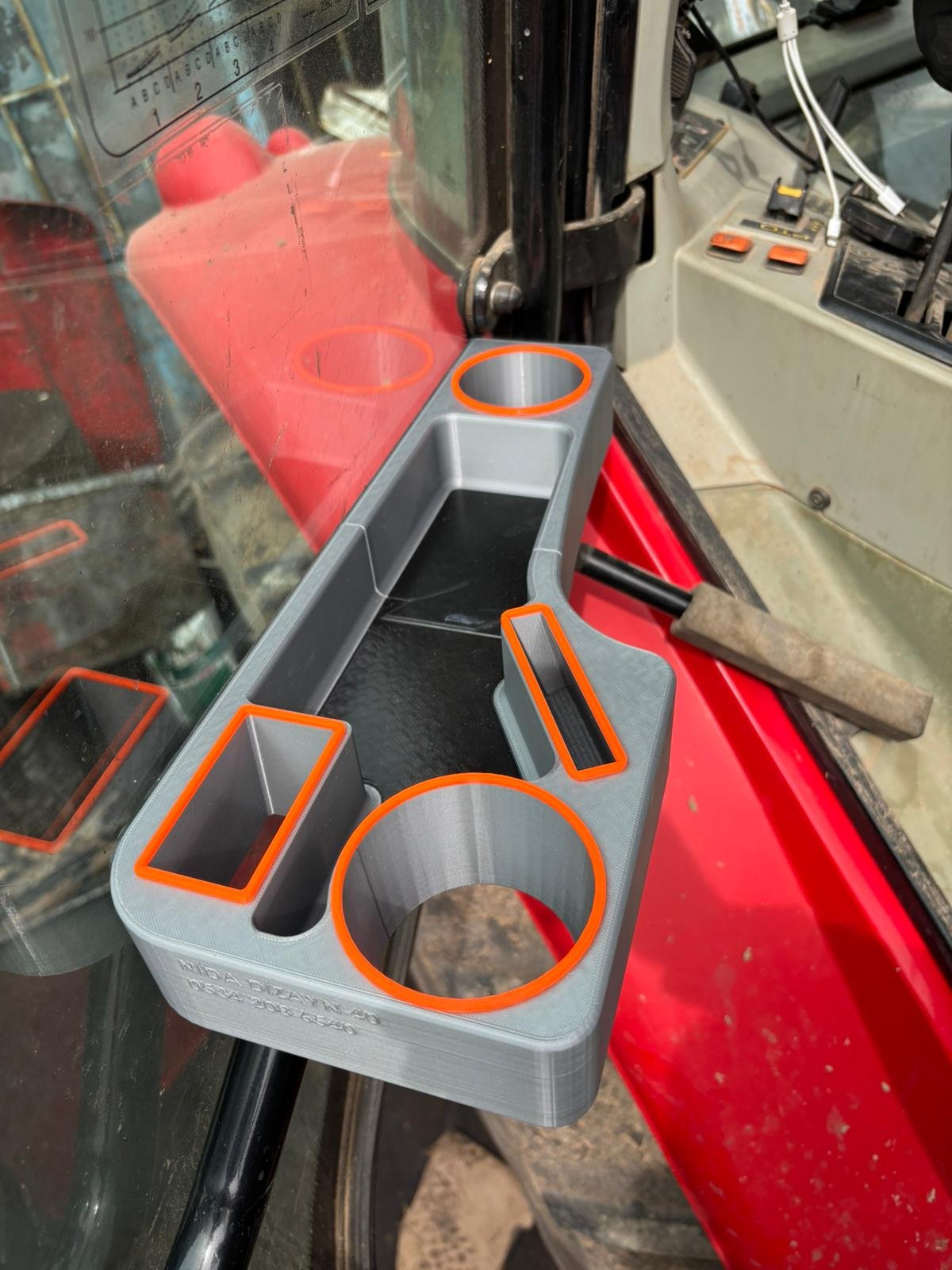 Massey Ferguson 5400 Serisi Kolçak Sehpası | Kabin İçi Traktör Sehpası